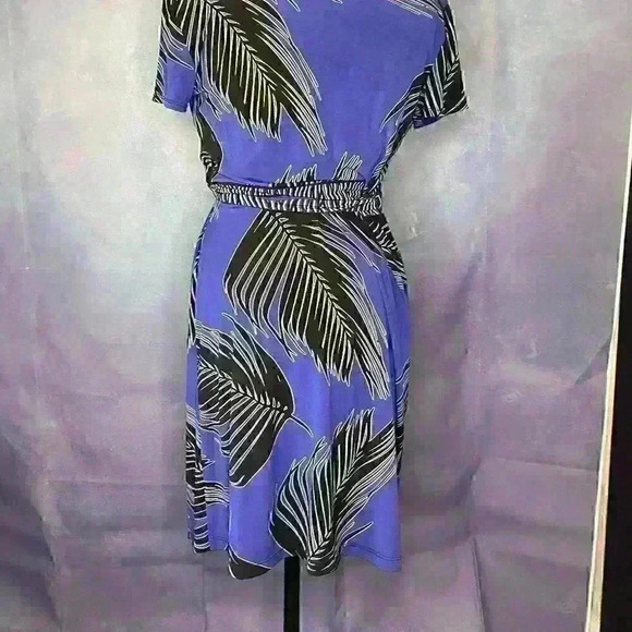 Alfani Wrap Dress Size Small Blue Black Leaf V-Neck Short Sleeve - Picture 5 of 9